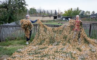 Kúpme Irine materiál na maskovacie siete pre obrancov Ukrajiny