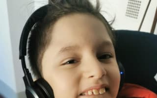 Podarujme Alexovi auto a zjednodušme mu tým život