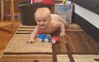Mateo má len 1 rok a čelí ťažkej hypotónii. Dajme mu šancu na samostatný pohyb.
