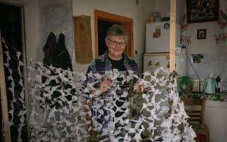 Maskovacie siete pre ukrajinských vojakov – prispejme dobrovoľníkom na materiál