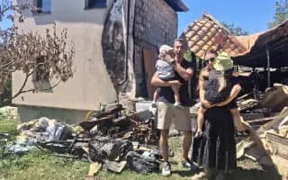 Požiar Marekovej rodine vzal domov. Pomôžme im ho obnoviť.